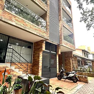 Apto Moderno En Laureles , Medellín Colombia
